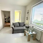 Modern And Cozy Flat, 10 Min By Tram From Centre